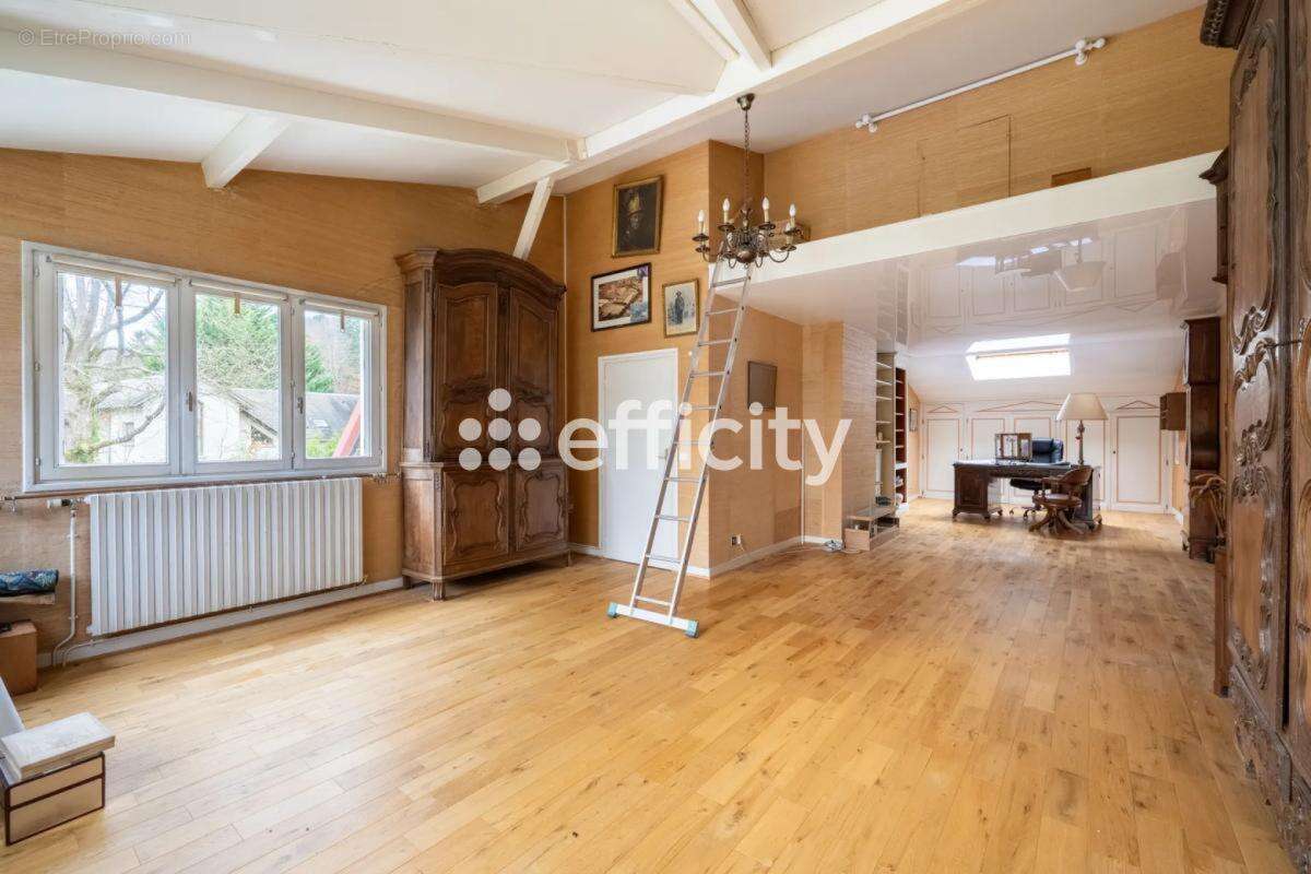 Maison à DAMPIERRE-EN-YVELINES