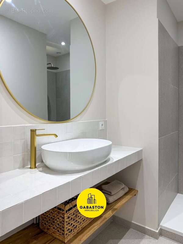 Appartement à MARSEILLE-1E