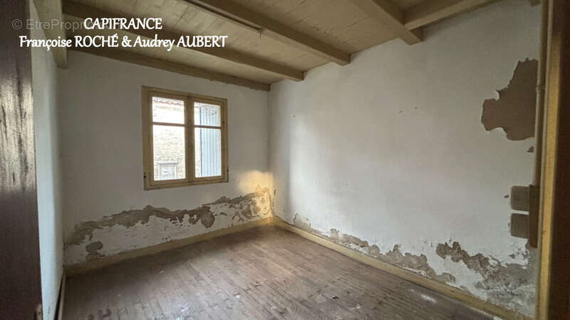 Maison à PORT-D&#039;ENVAUX