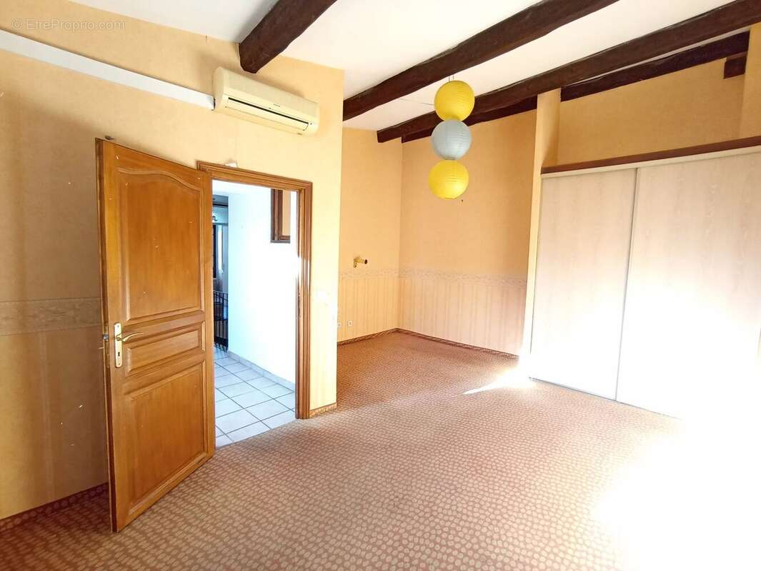 Appartement à SAINT-LAURENT-DU-VAR