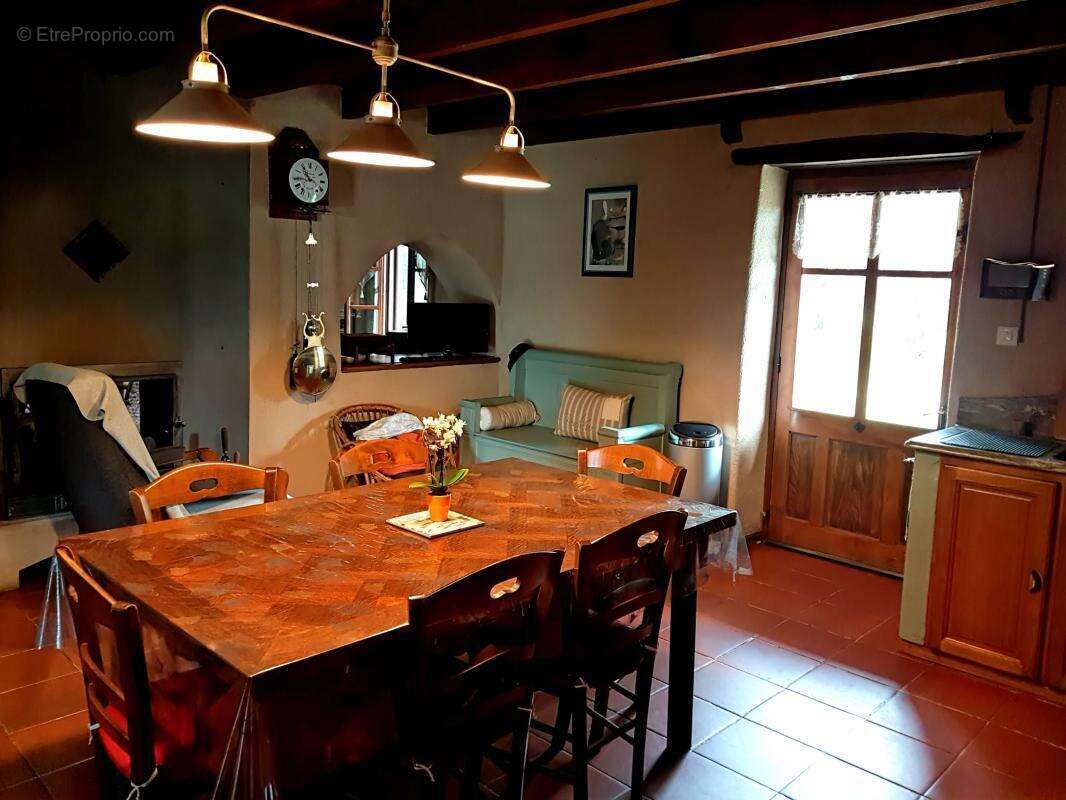 Maison à CHANOZ-CHATENAY