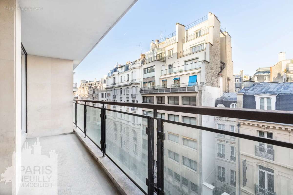Appartement à PARIS-16E