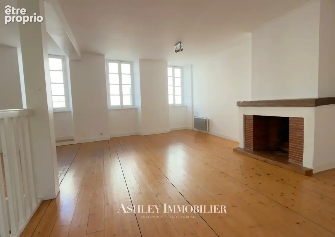 A vendre immeuble - centre ville la rochelle - photo 1