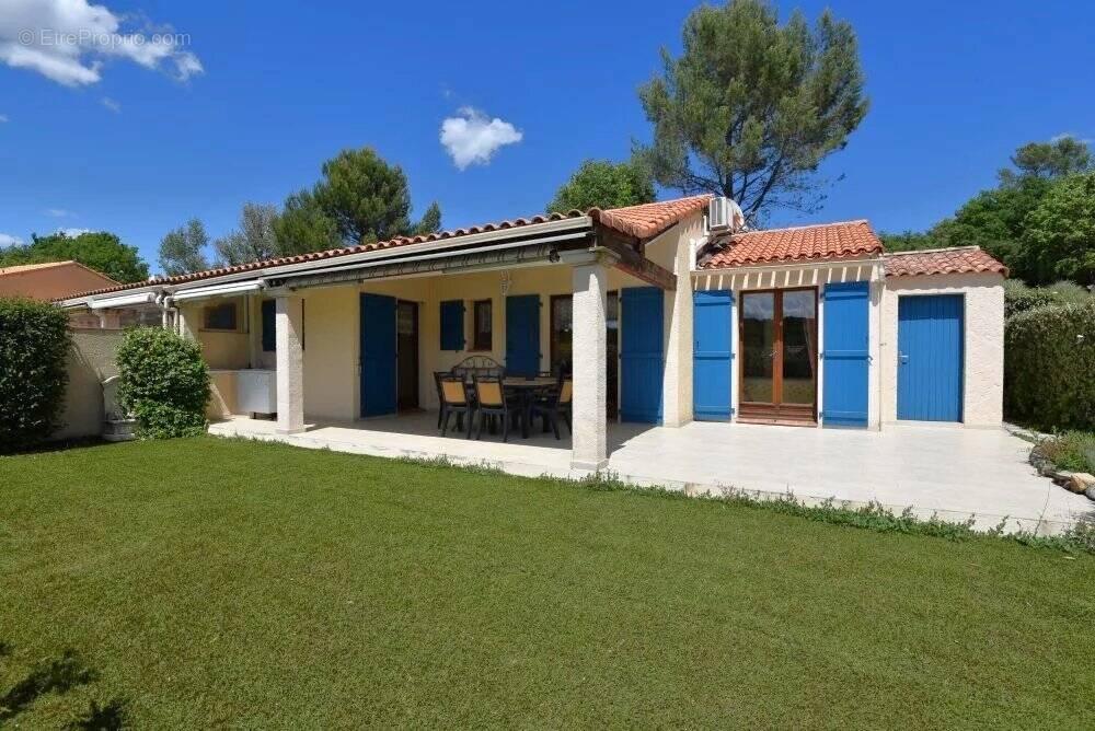 Maison à TOURRETTES
