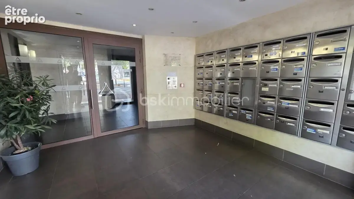 Grand appartement F2 - 44 m2 - Belle vue et Parking privatif - photo 9