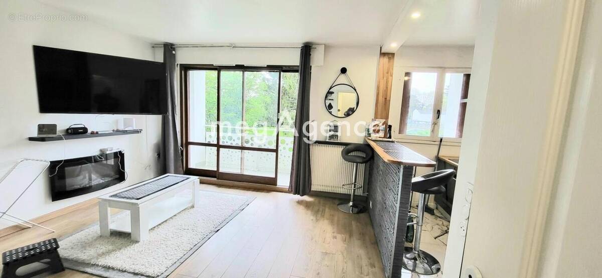 Appartement à COMBS-LA-VILLE