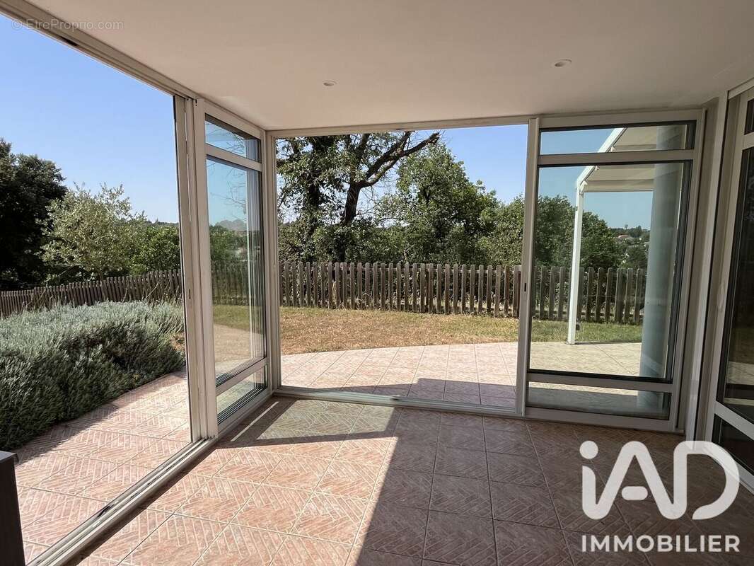 Maison 276 m² à Montmorillon  - photo 4