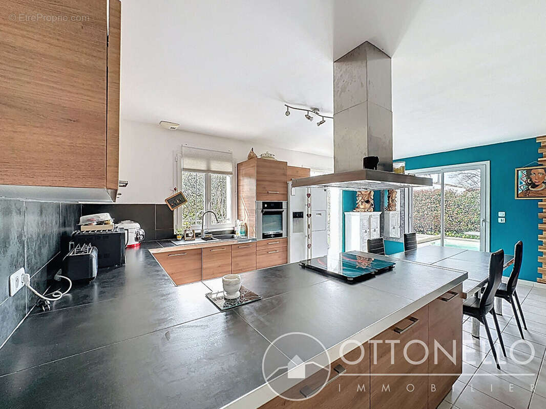 Maison à ROQUEBRUNE-SUR-ARGENS