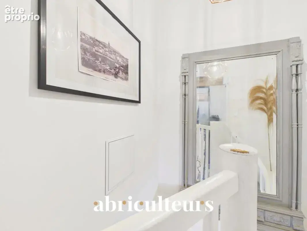 Maison de village rénovée avec 2 chambres à vendre à Grans (13450) - photo 8