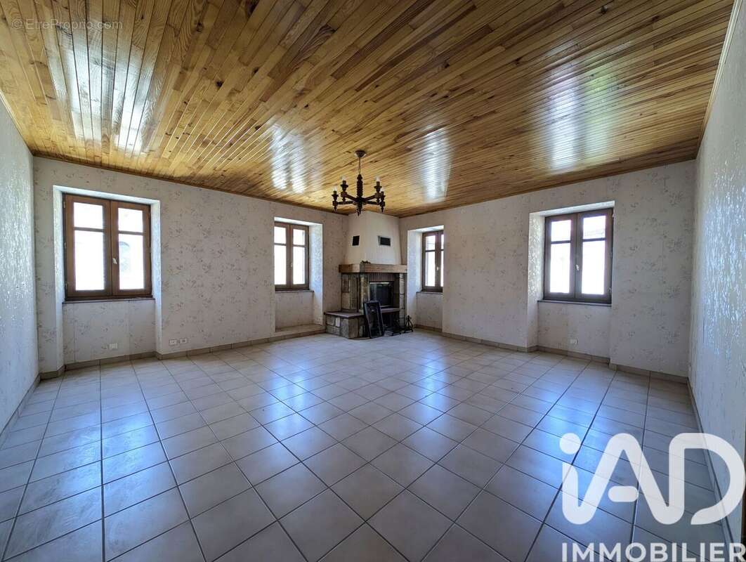 Maison 156 m² à Saint-Felicien  - photo 4