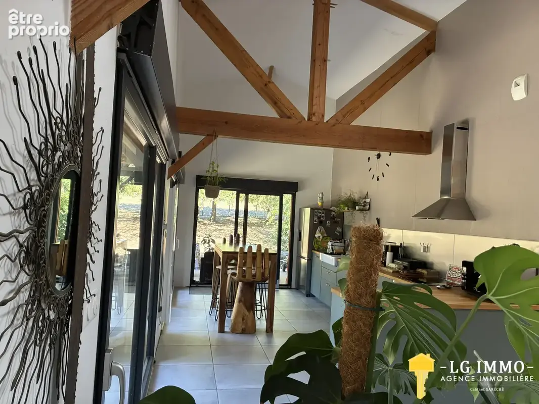 Maison contemporaine en bois, 3 chambres avec leur salle d'eau, jardin 3800 m2 - photo 8