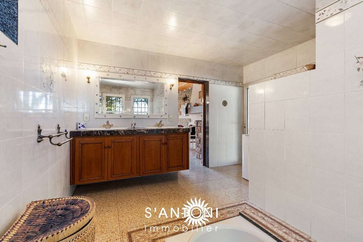 Maison à VILLENEUVE-LES-BEZIERS