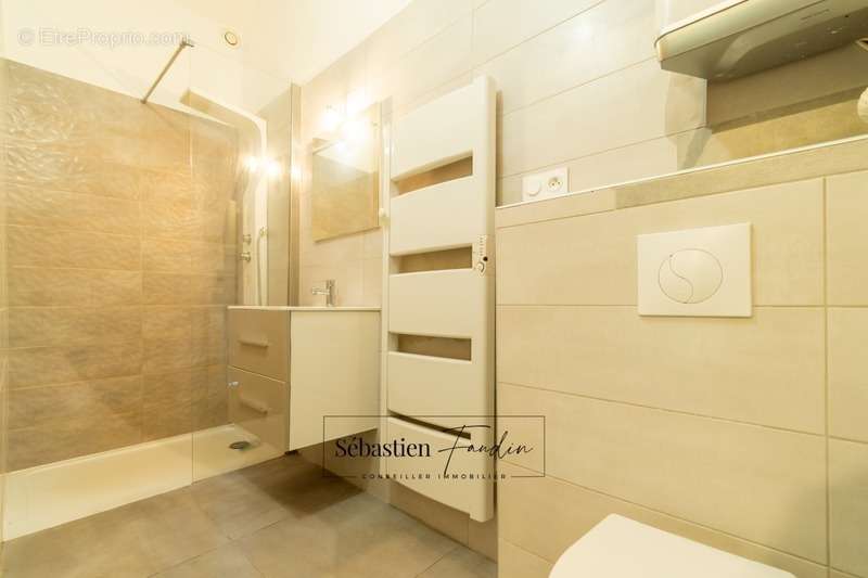 Appartement à SOLLIES-TOUCAS