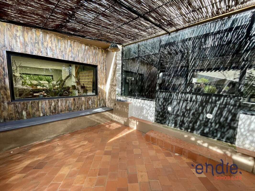 Commerce à SALERNES