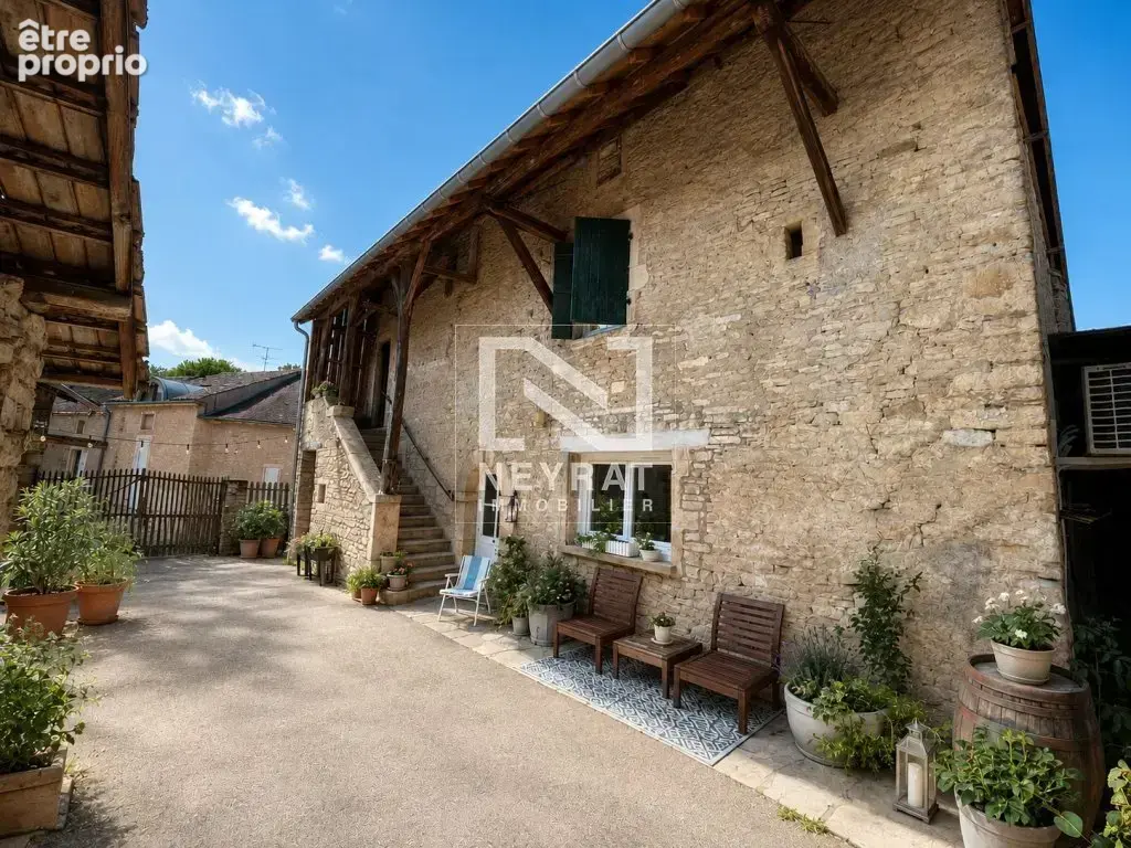 Maison de caractère en pierre avec exceptionnelle grange attenante – Un bien rare aux portes de Tournus - photo 2