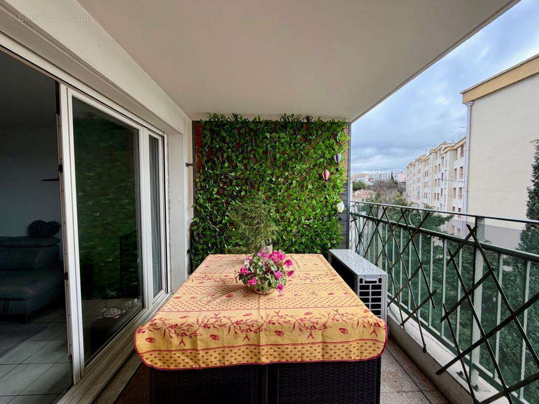 Appartement à MARSEILLE-4E