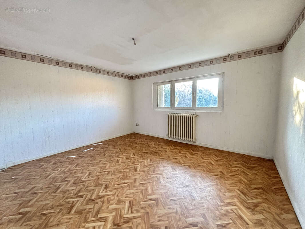 Maison à CRECY-LA-CHAPELLE