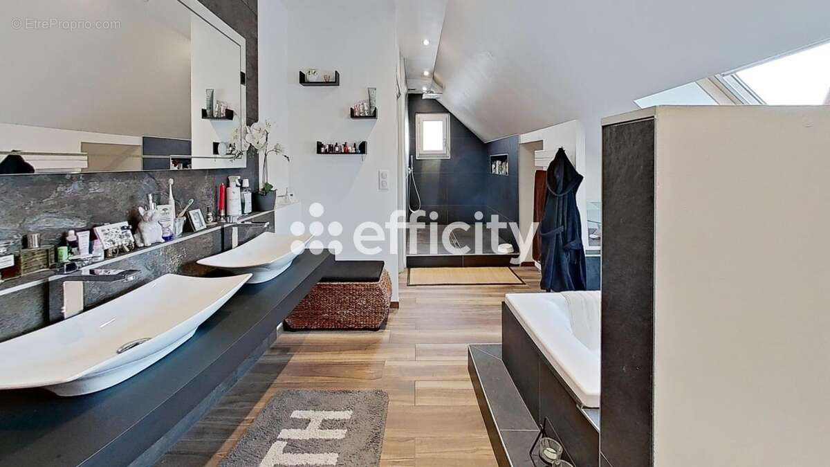 Maison à VILLE-LA-GRAND