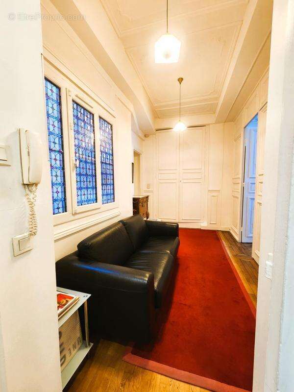 Commerce à PARIS-9E