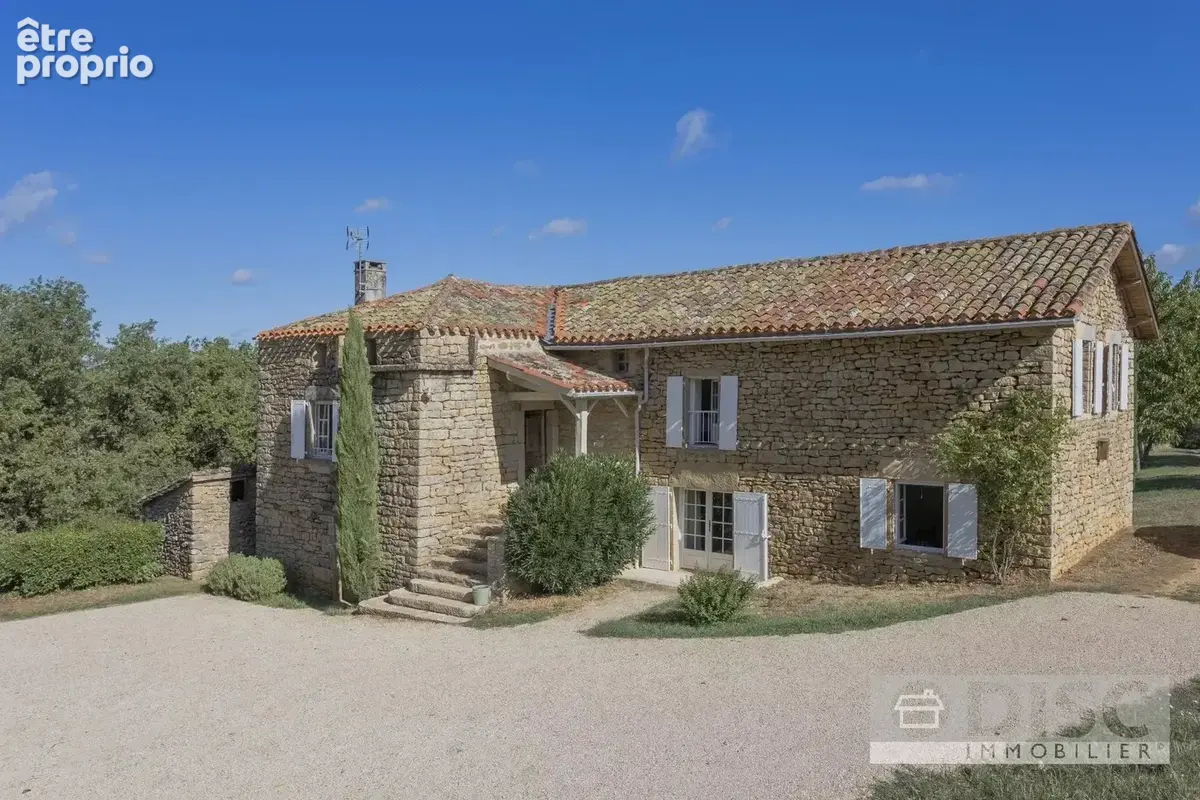 Charmante maison de campagne en pierre rénovée avec piscine et 1,7 ha - photo 3