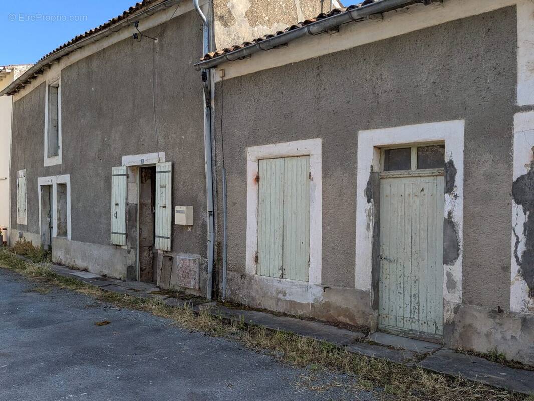 Maison à MORTAGNE-SUR-GIRONDE