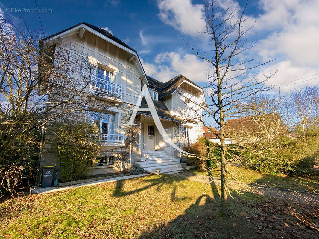 Maison à BOIS-D'ARCY