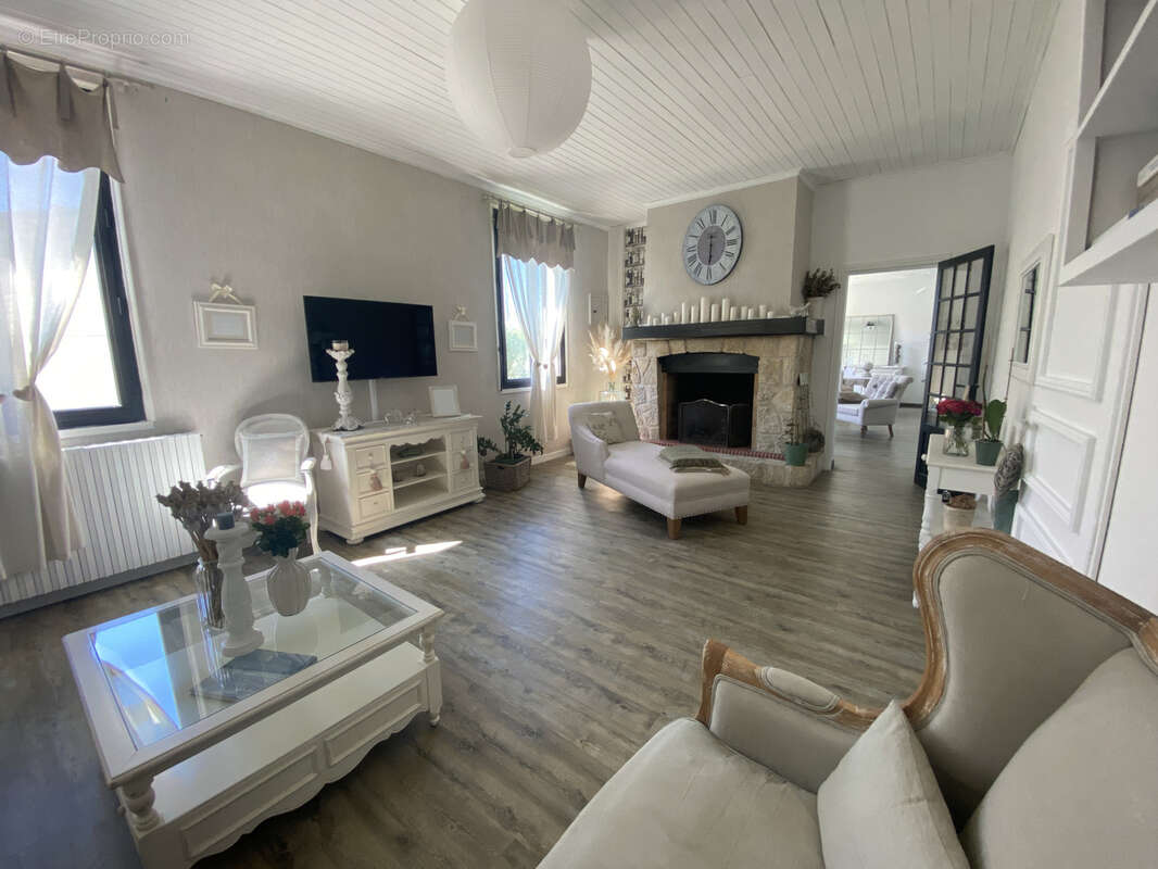 Maison à RUELLE-SUR-TOUVRE