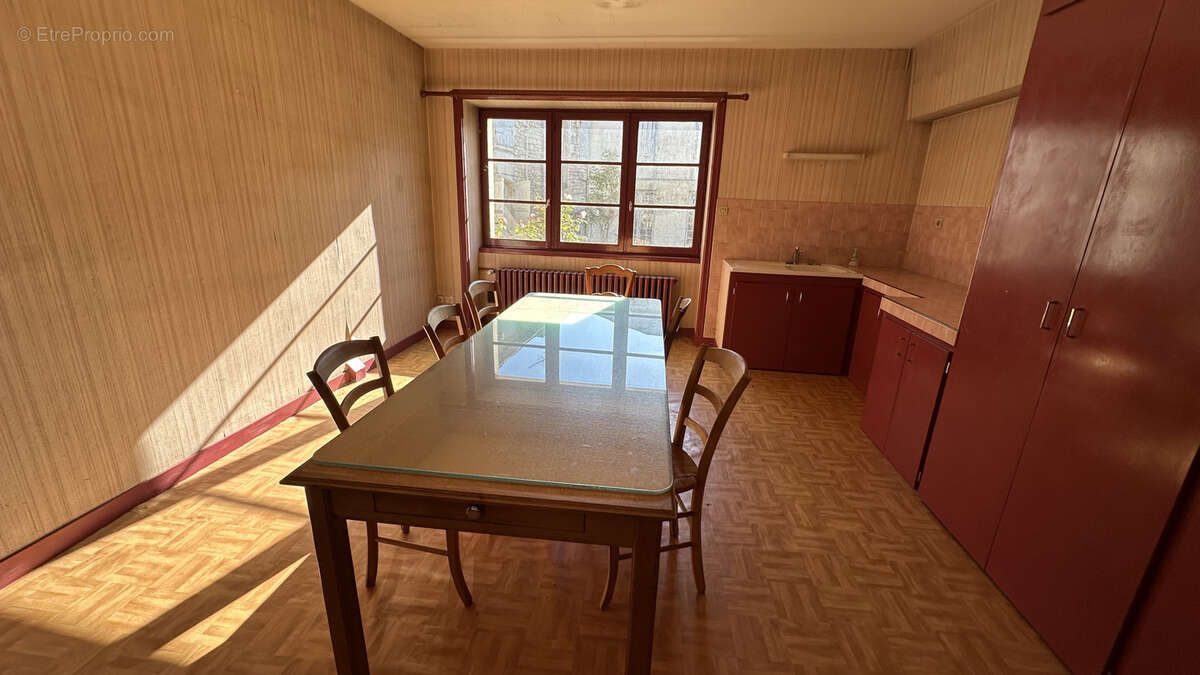 Maison à SAINT-JEAN-D'ANGELY