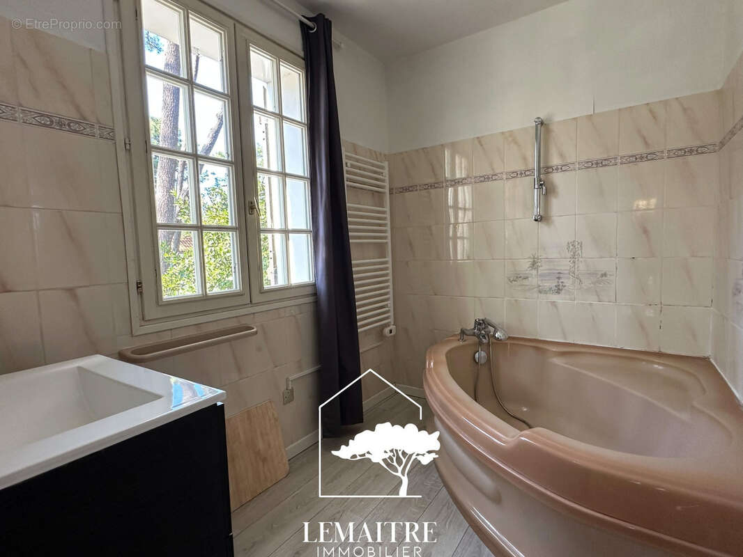 Maison à LES MATHES