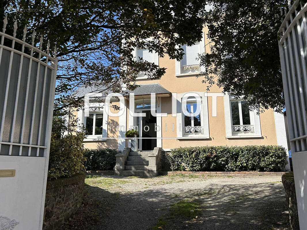 Maison à DONVILLE-LES-BAINS