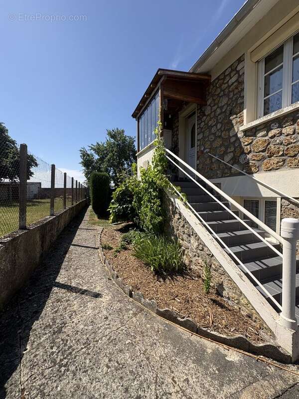 Photo 3 - Maison à TOUSSUS-LE-NOBLE