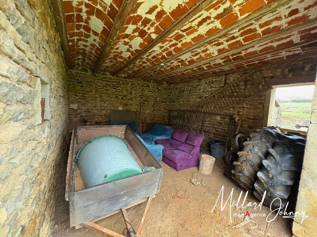 Terrain à VAUX-EN-PRE