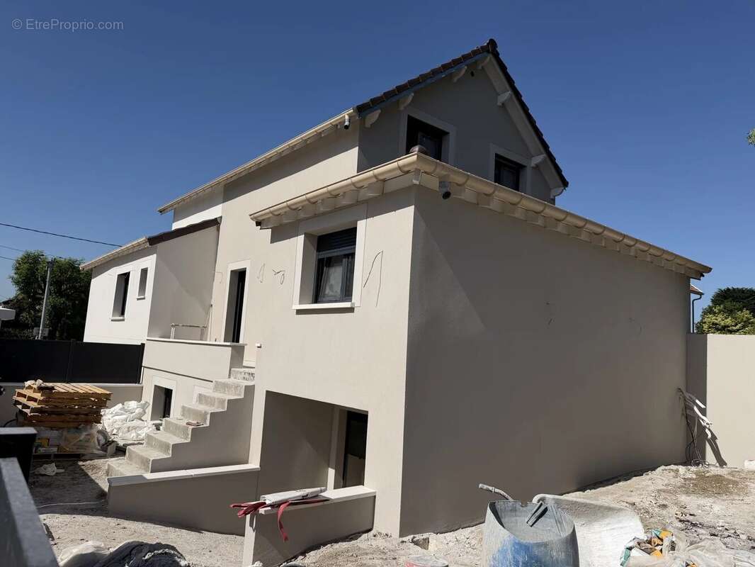 Maison à SARTROUVILLE
