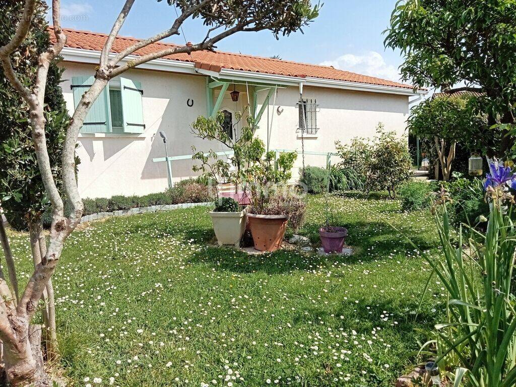 Maison à VILLECOMTAL-SUR-ARROS