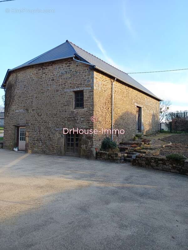 Maison à LOUVIGNE-DU-DESERT