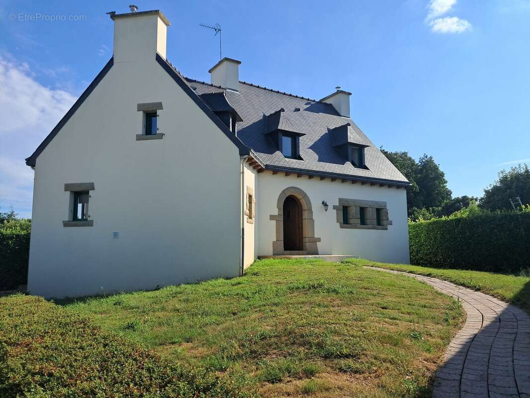 Maison à PLOUGUENAST