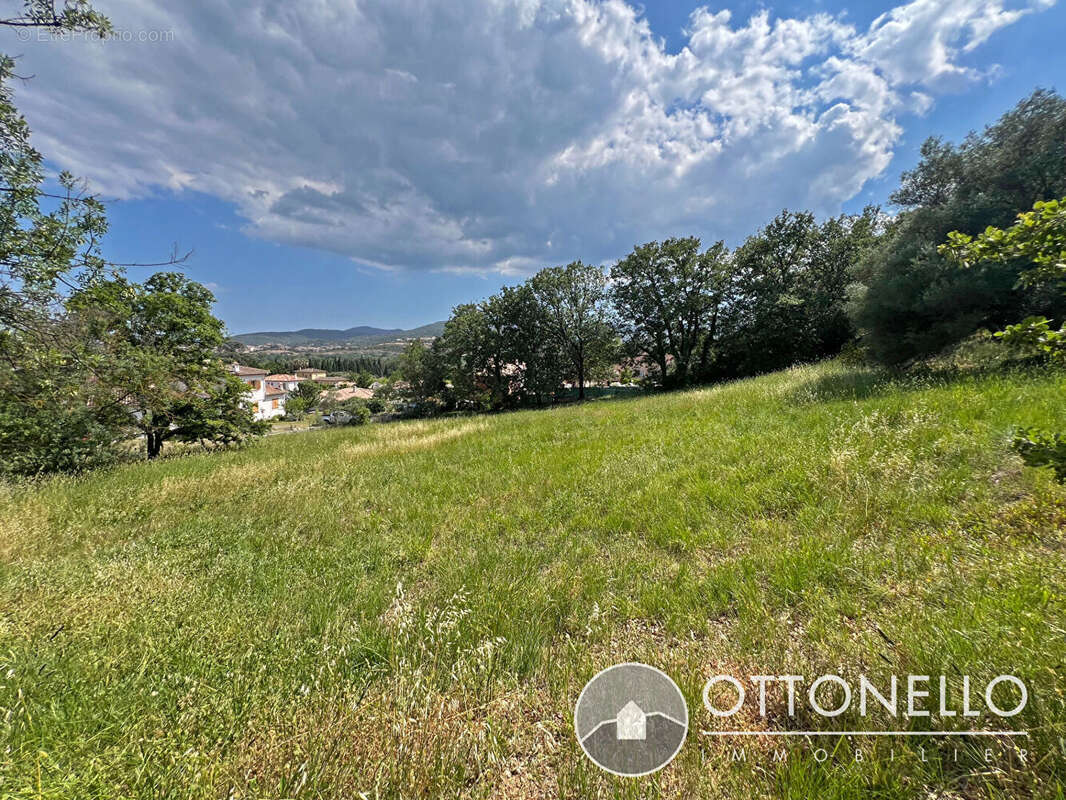 Terrain à ROQUEBRUNE-SUR-ARGENS