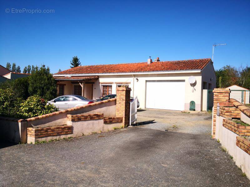 Maison à BOUAYE