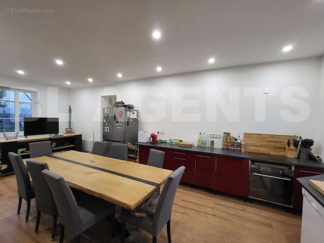 5 - Maison à SAINT-DENIS-LES-REBAIS