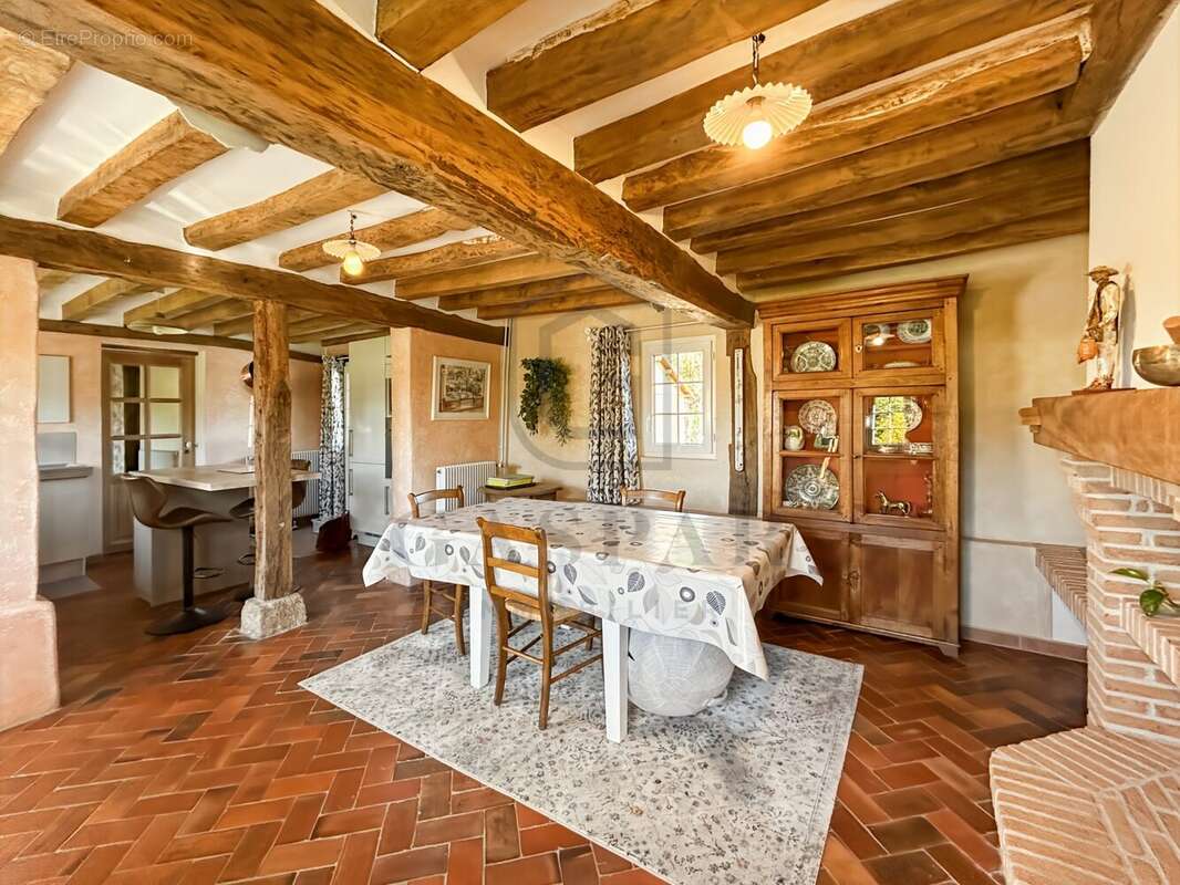 Maison à SAINT-SEBASTIEN-DE-MORSENT
