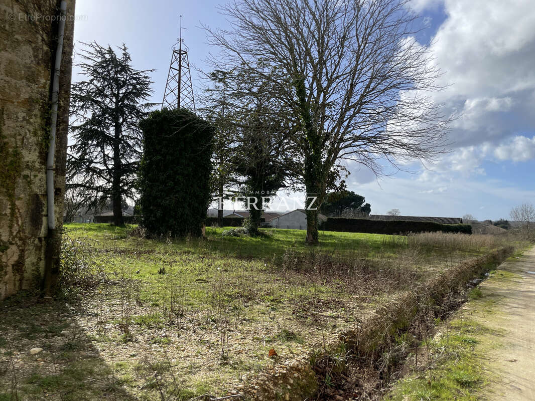 Ensemble immobilier en pierre du début du XIXe siècle avec fort potentiel d'aménagement - photo 7