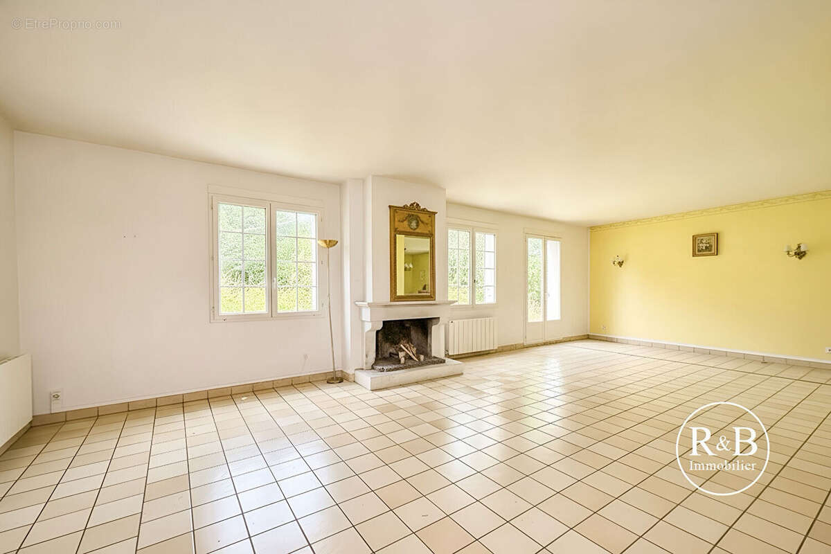 Maison à LES CLAYES-SOUS-BOIS