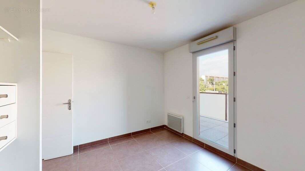 Appartement à MARSEILLE-4E