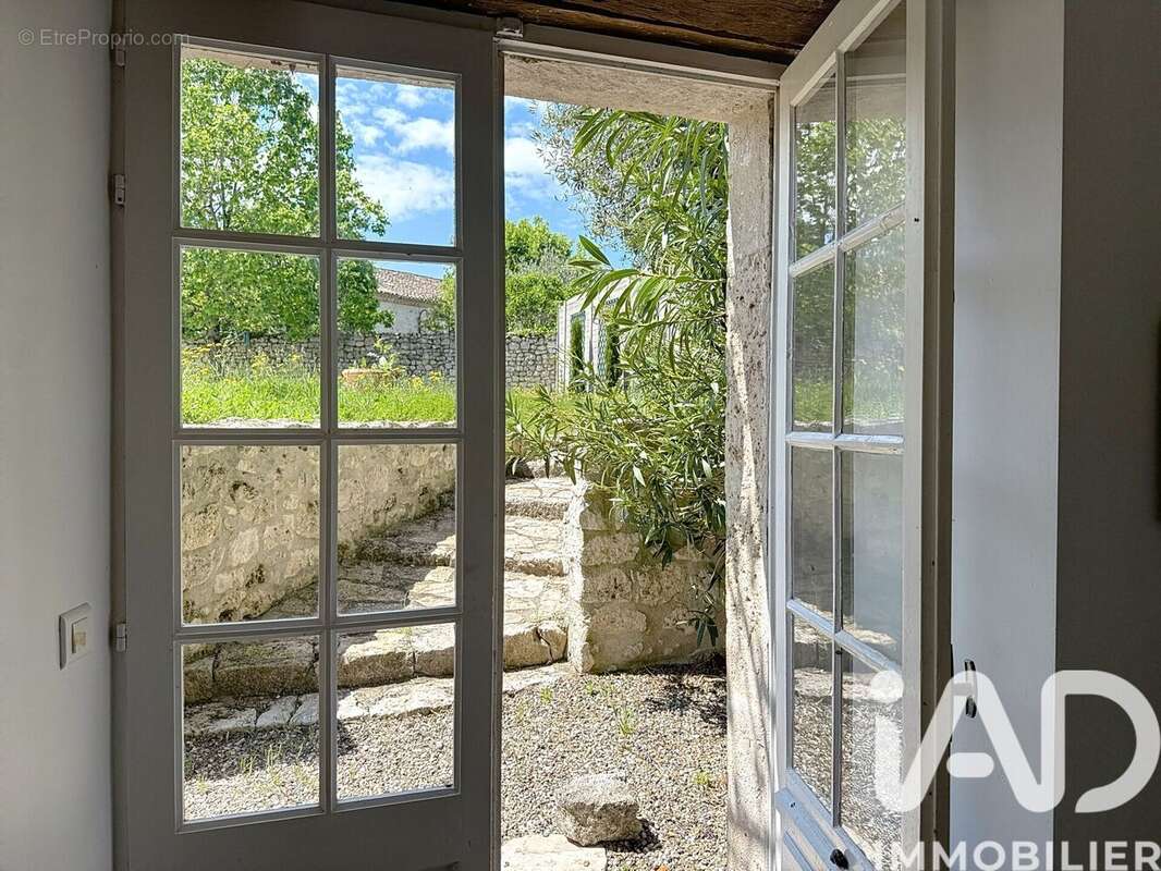 Maison 260 m² à Lacour  - photo 6