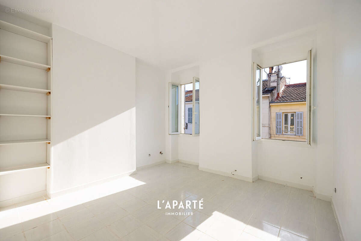 Appartement à MARSEILLE-3E