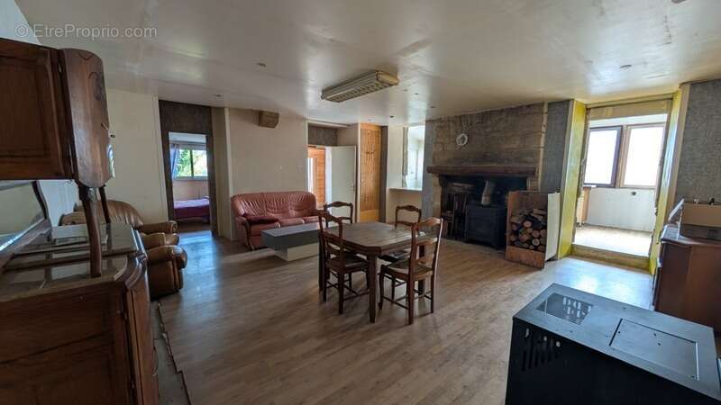 Maison à PACY-SUR-ARMANCON