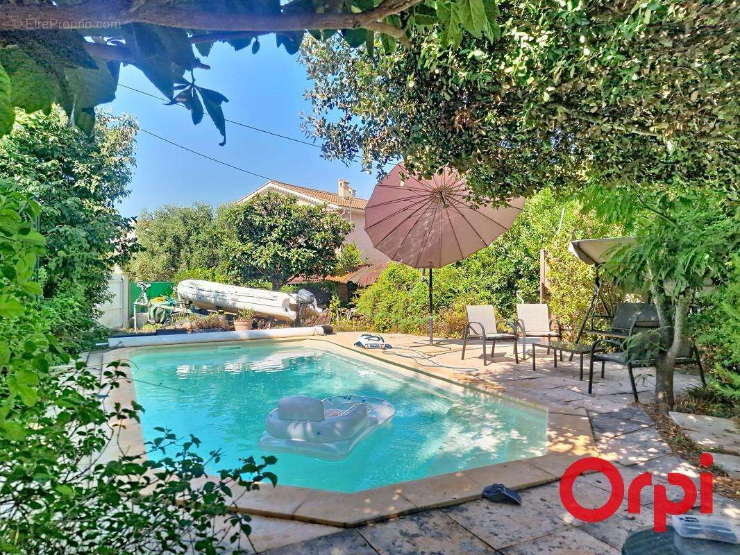 Maison de type 7 pieces de 130 m2 avec garage et piscine - photo 4