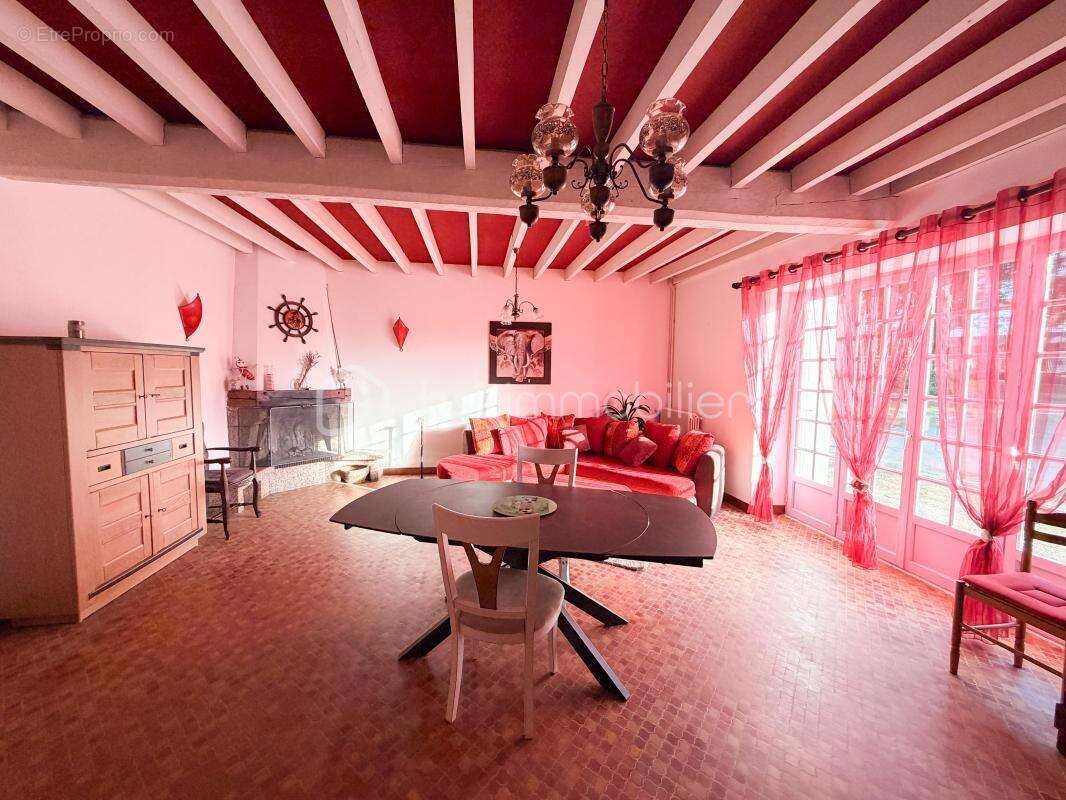 Maison à SAINT-PIERRE-LA-COUR