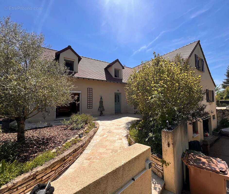 Maison à SAINT-NOM-LA-BRETECHE