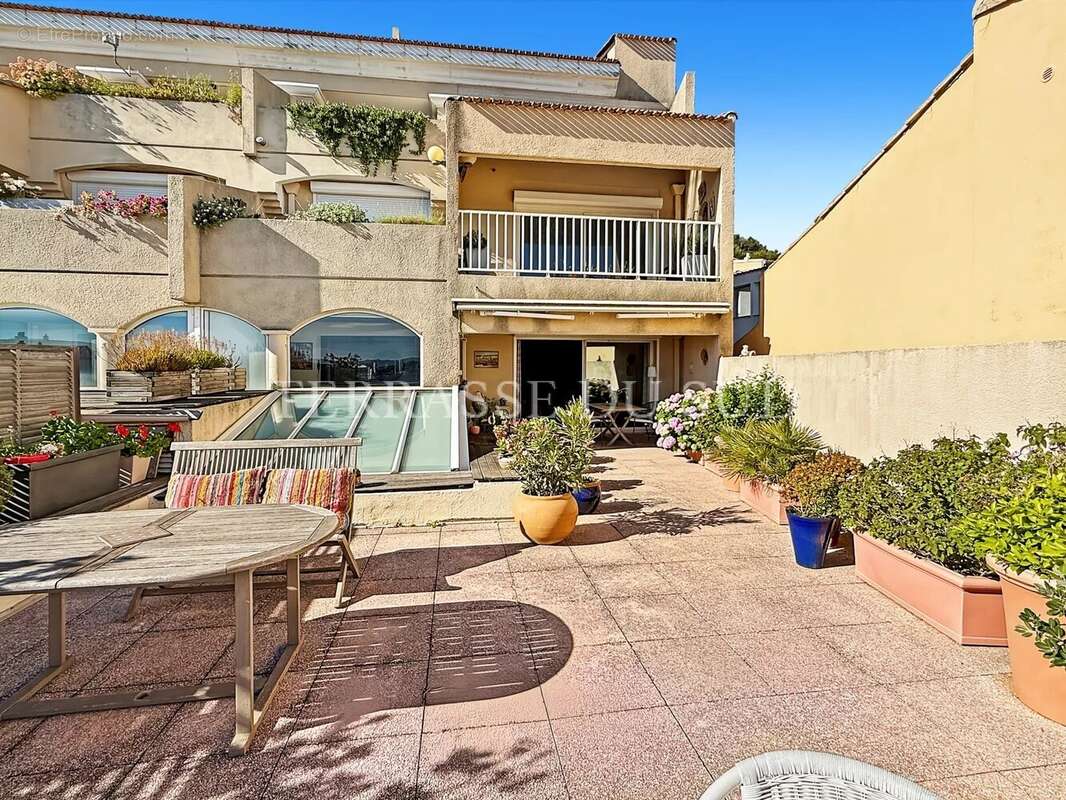 Appartement à MARSEILLE-8E